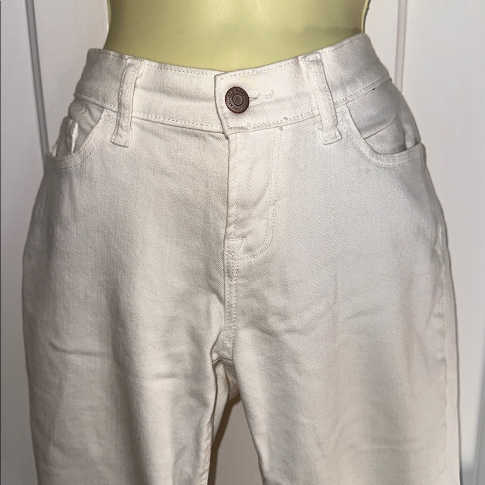 Old‎ Navy Bright White Boyfriend Straight Leg Jeans - Picture 2 of 8